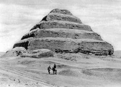 Een trappiramide buiten Caïro, Egypte, ca. 1920s door Unbekannt