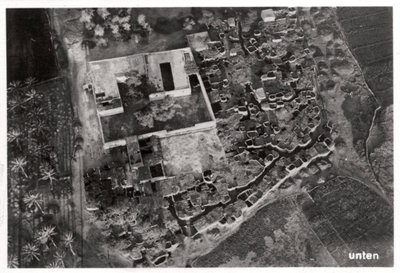 Luchtfoto van een dorp, Egypte, 1931-1933 door Unbekannt