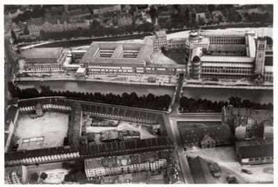 Luchtfoto van het Deutsches Museum, München, Duitsland, vanuit een Zeppelin, c1931 1933 door Unbekannt