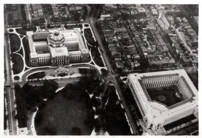 Luchtfoto van de Library of Congress, Washington DC, VS, vanuit een Zeppelin, 1928-1933 door Unbekannt
