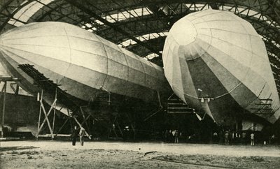 Luchtschepen in hangar, Eerste Wereldoorlog, 1914, ca. 1920 door Unbekannt