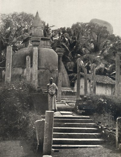 Ambatthala Dagoba in Mihintale, rustplaats van de relikwieën van Mahinda, gebouwd 275 v. Chr. door Unbekannt