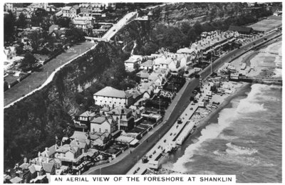 Een luchtfoto van de kust bij Shanklin, 1936 door Unbekannt