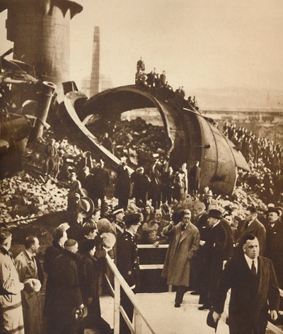 Bij verlaten staalfabrieken, Zuid-Wales, 1936 1937 door Unbekannt