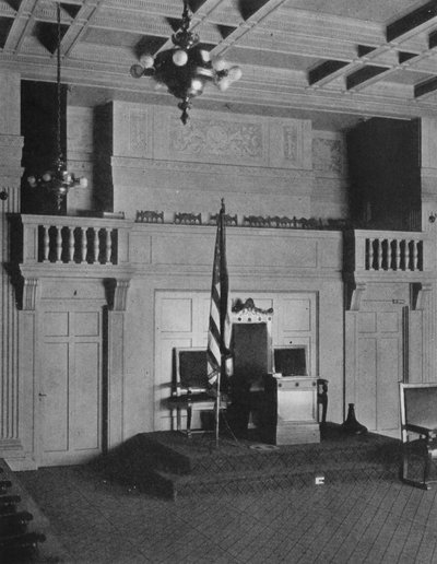 Balkon en troon in de Logekamer van de Vrijmetselaarstempel, Birmingham, Alabama, 1924 door Unbekannt