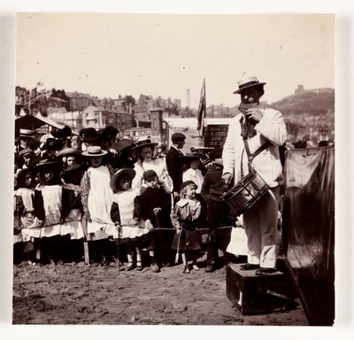 Strandartiest, ca. 1905 door Unbekannt