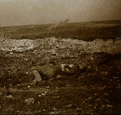 Lichaam met spervuur in de verte, ca. 1914-1918 door Unbekannt