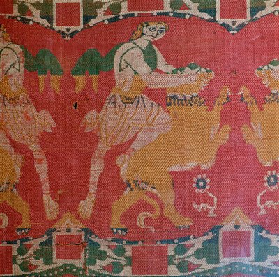 Byzantijnse zijde met een motief van een held en een leeuw door Unbekannt