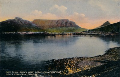 Kaapstad, Devils Peak, Tafelberg en Lions Head vanaf Table Bay, ca. 1900 door Unbekannt