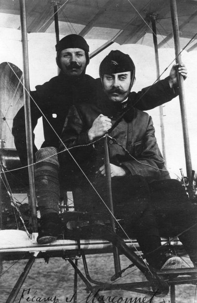 Kapitein Marconnet en Luitenant Fequant, Franse legerpiloten, ca. 1910 door Unbekannt