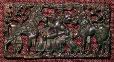 Chinese bronzen harnasplaat van worstelende mannen, 5e eeuw v.Chr. door Unbekannt