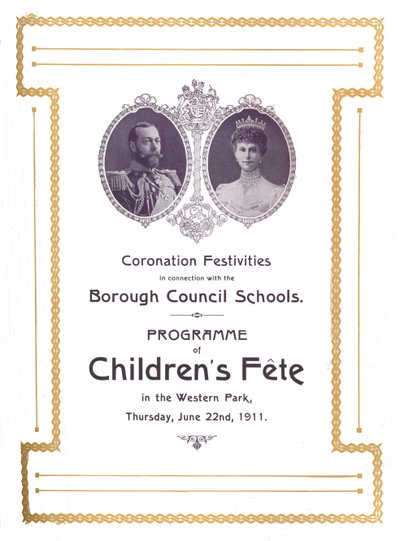 Kroningsfestiviteiten in verband met de Borough Council Schools, 1911, 1917 door Unbekannt