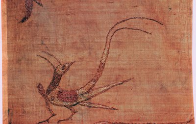 Detail van een Chinees geborduurde zijden tussore met een feniks uit een Scythisch graf door Unbekannt