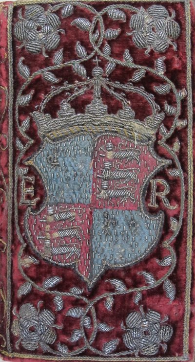 Geborduurde fluwelen band op John Udalls preken met de wapens van Elizabeth I door Unbekannt