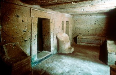 Ingang van een tombe in een Etruskische necropolis, Cerveteri Caere Italië, ca. 7e-6e eeuw v.Chr. door Unbekannt