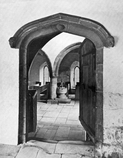 Ingang van de kapel, Haddon Hall, Derbyshire, 1924-1926 door Unbekannt