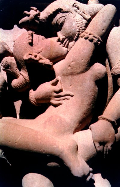 Erotisch beeldhouwwerk, Hindoe tempel, Khajuraho, India, 950 - 1050 door Unbekannt
