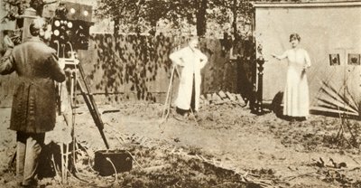 Eugene Lauste neemt de eerste gecombineerde bewegende beelden en geluid op, ca. 1905, 1935 door Unbekannt