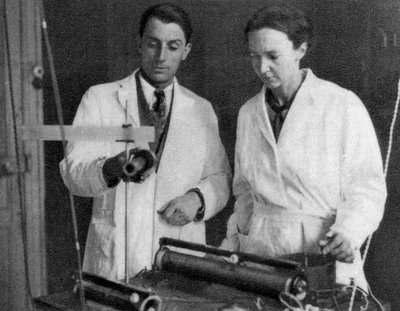 Frédéric Joliot en Irène Joliot-Curie, Franse wetenschappers, 1935 door Unbekannt