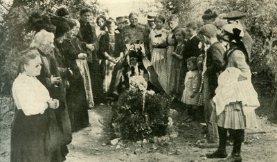 Franse burgers bij het graf van een soldaat, 1914, ca. 1920 door Unbekannt