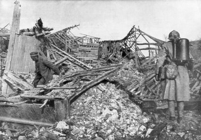 Franse troepen gebruiken vlammenwerpers om Duitsers uit hun schuilplaatsen te verdrijven, Cantigny, Frankrijk, 1918 door Unbekannt