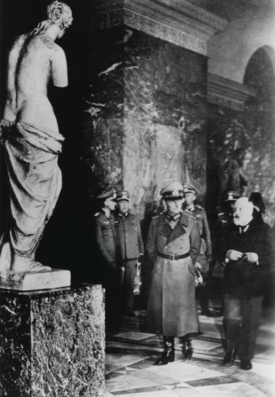 Duitse veldmaarschalk von Rundstedt bezoekt het Louvre, bezet Parijs, oktober 1940 door Unbekannt