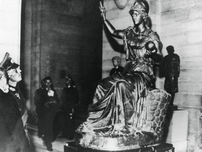 Duitse veldmaarschalk von Rundstedt bezoekt het Louvre, bezet Parijs, oktober 1940 door Unbekannt