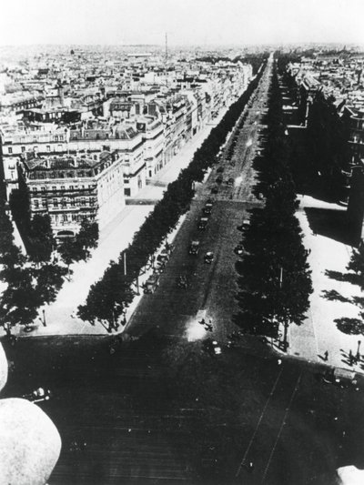 Duitse troepen marcheren langs de Champs Elysees, Parijs, 14 juni 1940 door Unbekannt