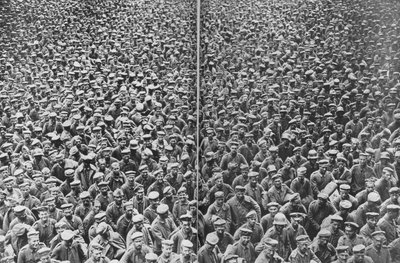 Duitse gevangenen gevangen door de 3e en 4e Britse legers, Somme, Frankrijk, 21-22 augustus, 1918 door Unbekannt