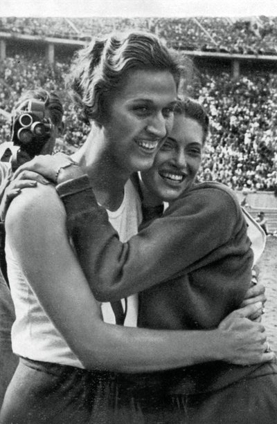 Helen Stephens en Alice Arden, Amerikaanse atleten, Berlijnse Olympische Spelen, 1936 door Unbekannt