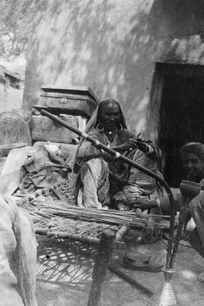 Indiase vrouw van de laagste kaste, Howshera, 1917 door Unbekannt