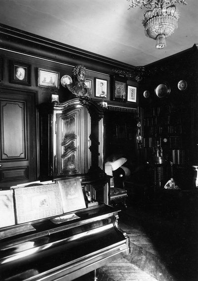 Interieur van het Museum van de auteur en historicus Alexander Onegin in Parijs, 1920s door Unbekannt