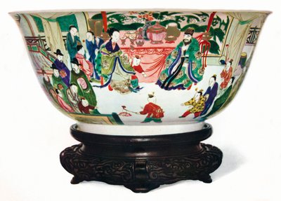 Kangxi Periode Famille Verte kom met een scène van het keizerlijk hof, Chinees, c1705 door Unbekannt