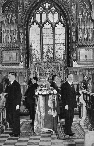 Koning George V opgebaard, Kerk van St. Mary Magdalene, Sandringham, Norfolk, januari 1936 door Unbekannt