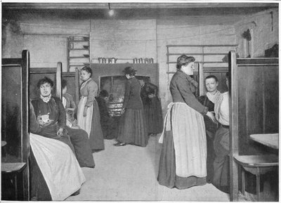 Keuken in een vrouwenpension, Spitalfields, Londen, c1903 door Unbekannt