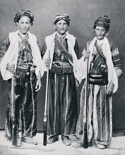 Koerdische bergbandieten, Armenië, 1902 door Unbekannt