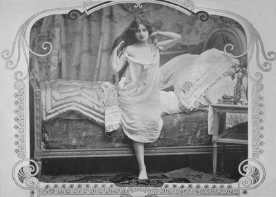 Le Lever, 1900 door Unbekannt