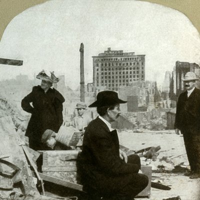 Kijkend naar het oosten vanaf de hoek van Pine en Stockton, met de ruïnes van het Mills-gebouw, 1906 door Unbekannt