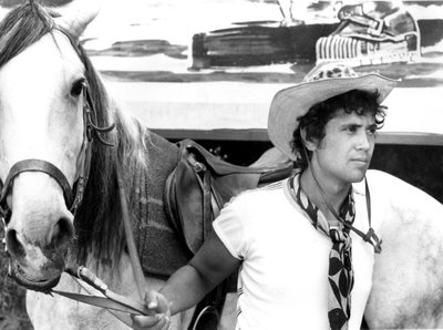 Lucio Battisti met een paard door Unbekannt