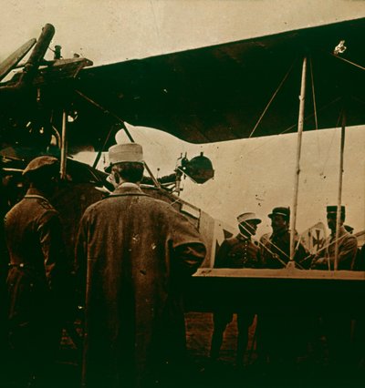 Machinegeweer gemonteerd op een dubbeldekker, uitlaat naar boven, ca. 1914-1918 door Unbekannt