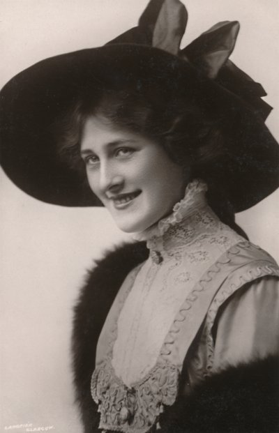 Miss Phyllis Dare, 1890-1975, ca. 1930 door Unbekannt