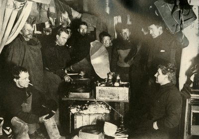 Muziek in de Hut, ca. 1908, 1909 door Unbekannt
