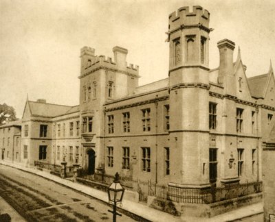 Nr. 64. Oundle School, Northants door Unbekannt