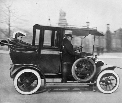 Op 2 maart 1911 ging minister van Binnenlandse Zaken, Mr. Winston Churchill naar het Paleis, 1911, 1945 door Unbekannt