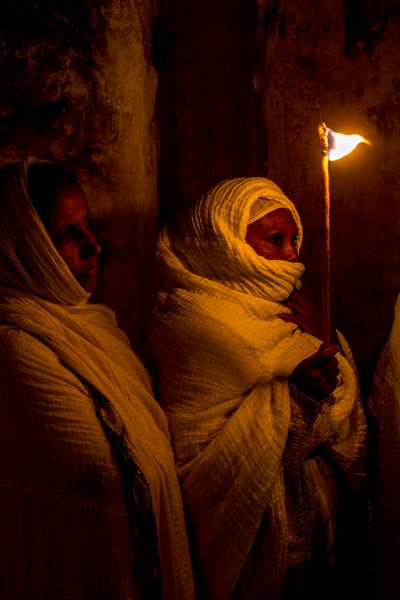 Orthodoxe Paaswake in het Koptische gedeelte van het Heilig Graf, Jeruzalem, Israël, 2018 (foto) door Unbekannt