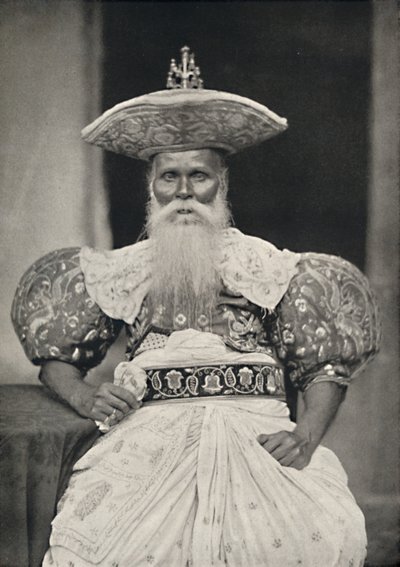 Ortsvorstand in Kandy in de oude Singalese klederdracht, 1926 door Unbekannt