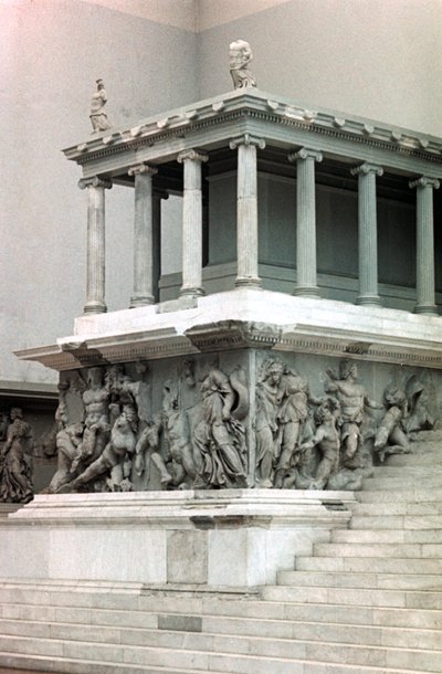 Pergamon Altaar, 2e eeuw v.Chr. door Unbekannt