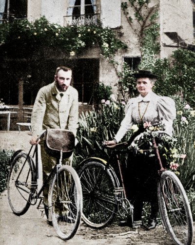 Pierre en Marie Curie, Franse natuurkundigen, bereiden zich voor om te gaan fietsen door Unbekannt