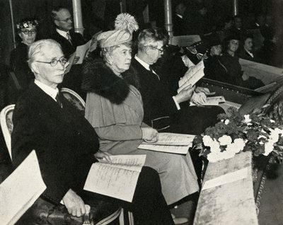 Koningin Mary bij het Dankfeest voor de Overwinning concert, Royal Albert Hall door Unbekannt