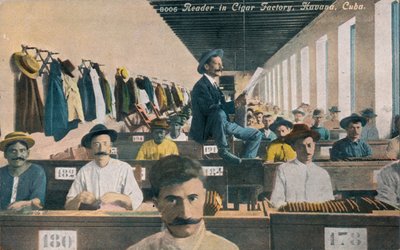 Lezer in sigarenfabriek, Havana, Cuba, ca. 1910s door Unbekannt